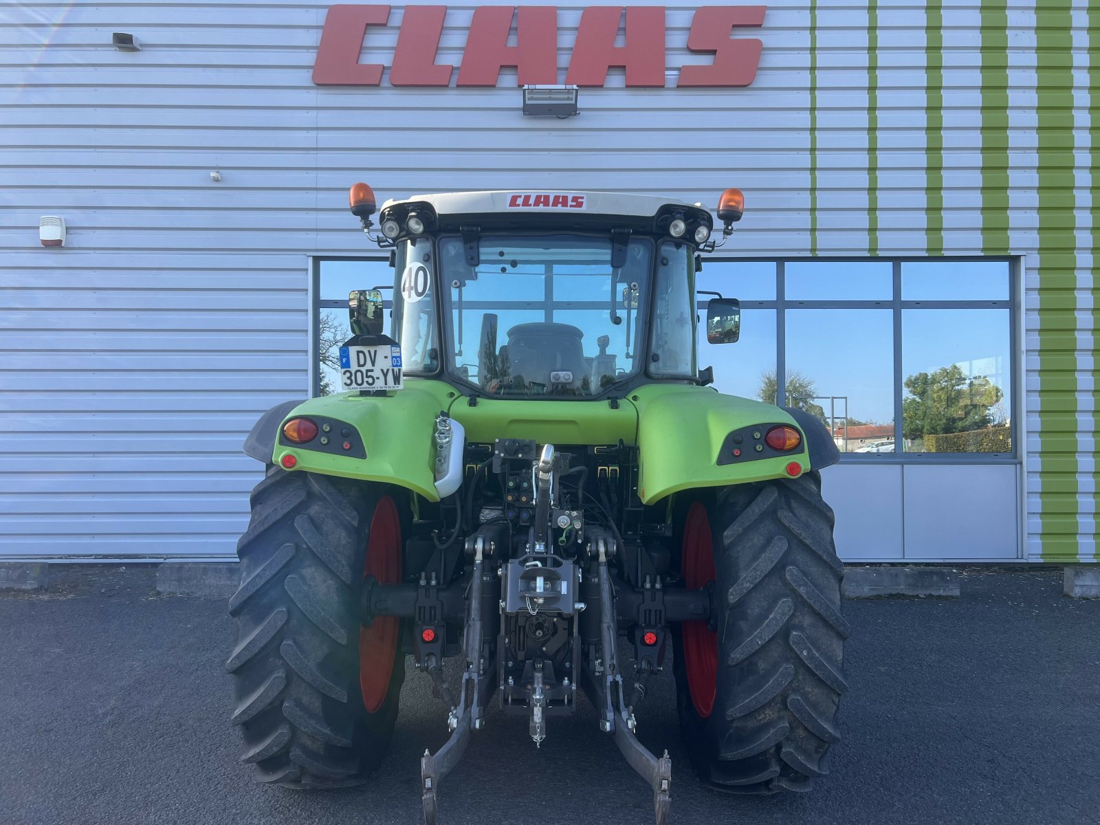 Traktor des Typs CLAAS ARION 440, Gebrauchtmaschine in Issoire (Bild 4)