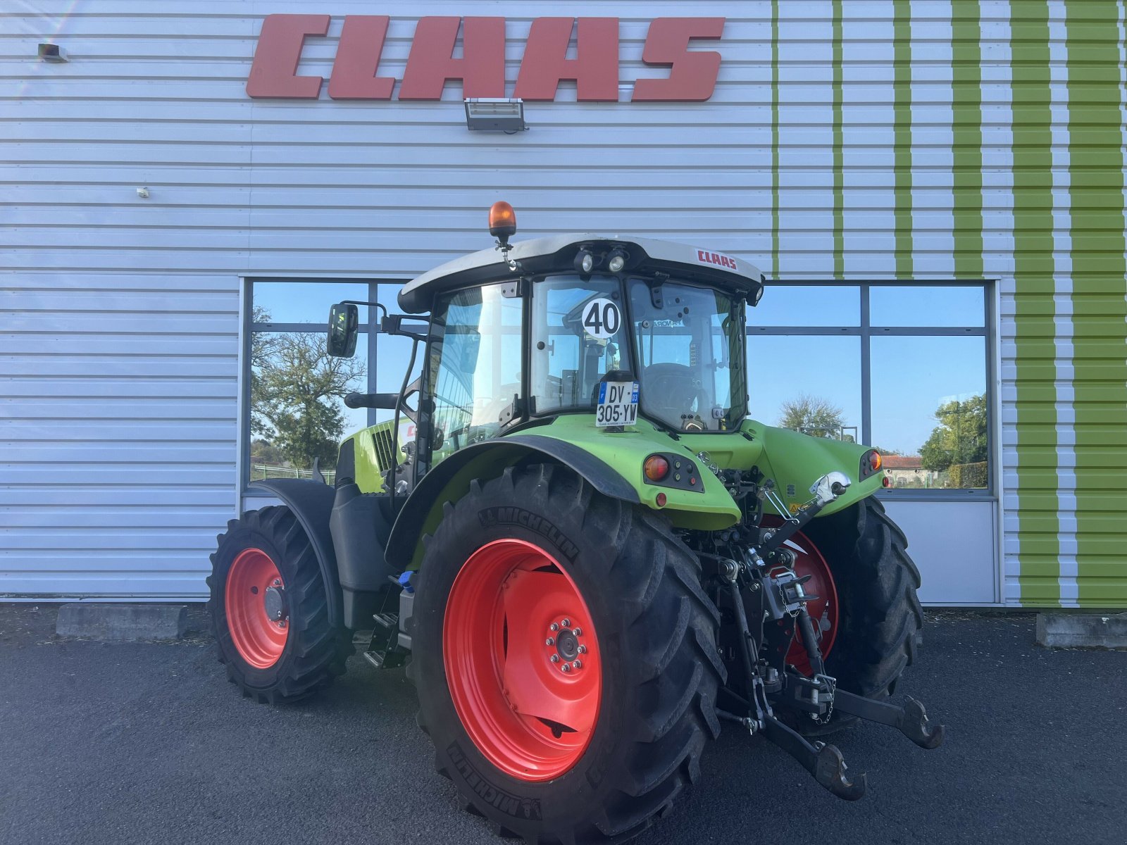 Traktor des Typs CLAAS ARION 440, Gebrauchtmaschine in Issoire (Bild 5)