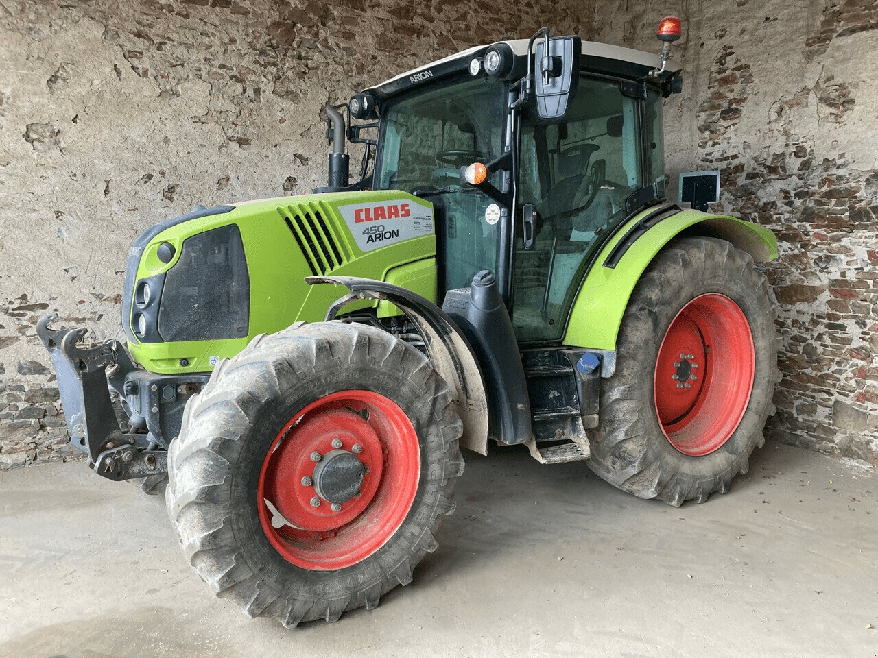 Traktor des Typs CLAAS ARION 450 ADVANCE 18, Gebrauchtmaschine in ST CLEMENT DE LA PLACE (Bild 1)