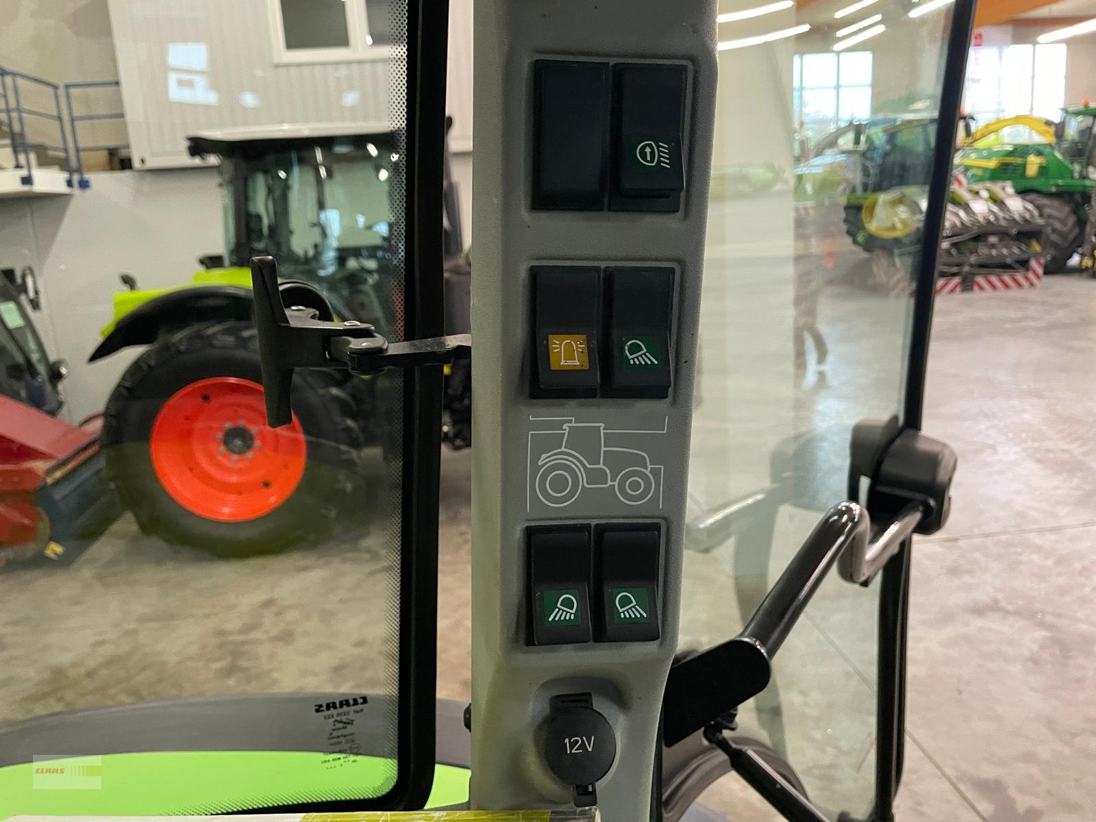 Traktor typu CLAAS Arion 450 CIS PANORAMIC, Gebrauchtmaschine w Langenau (Zdjęcie 16)