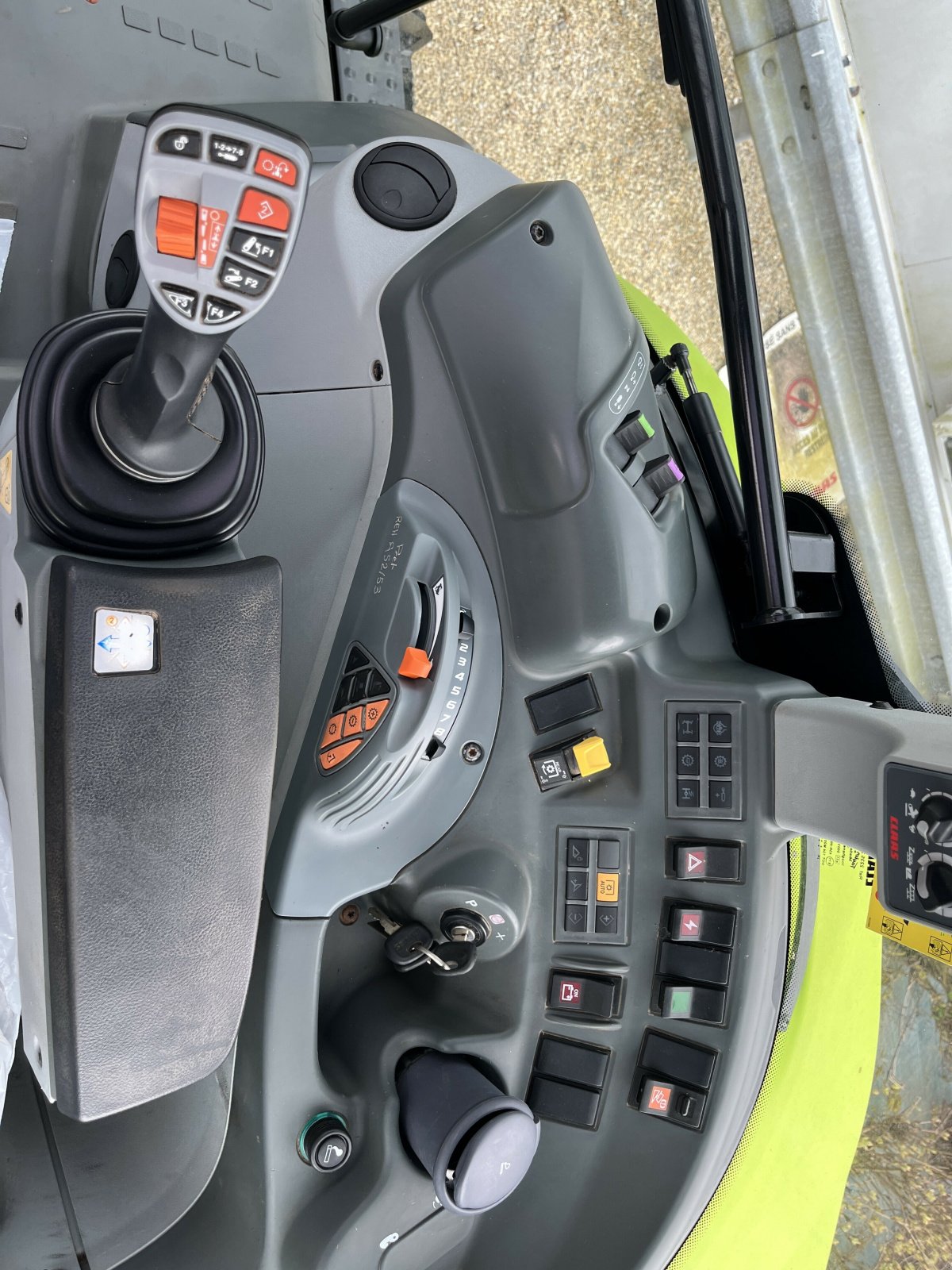 Traktor a típus CLAAS ARION 450 MR SUR MESURE, Gebrauchtmaschine ekkor: PONTIVY (Kép 5)