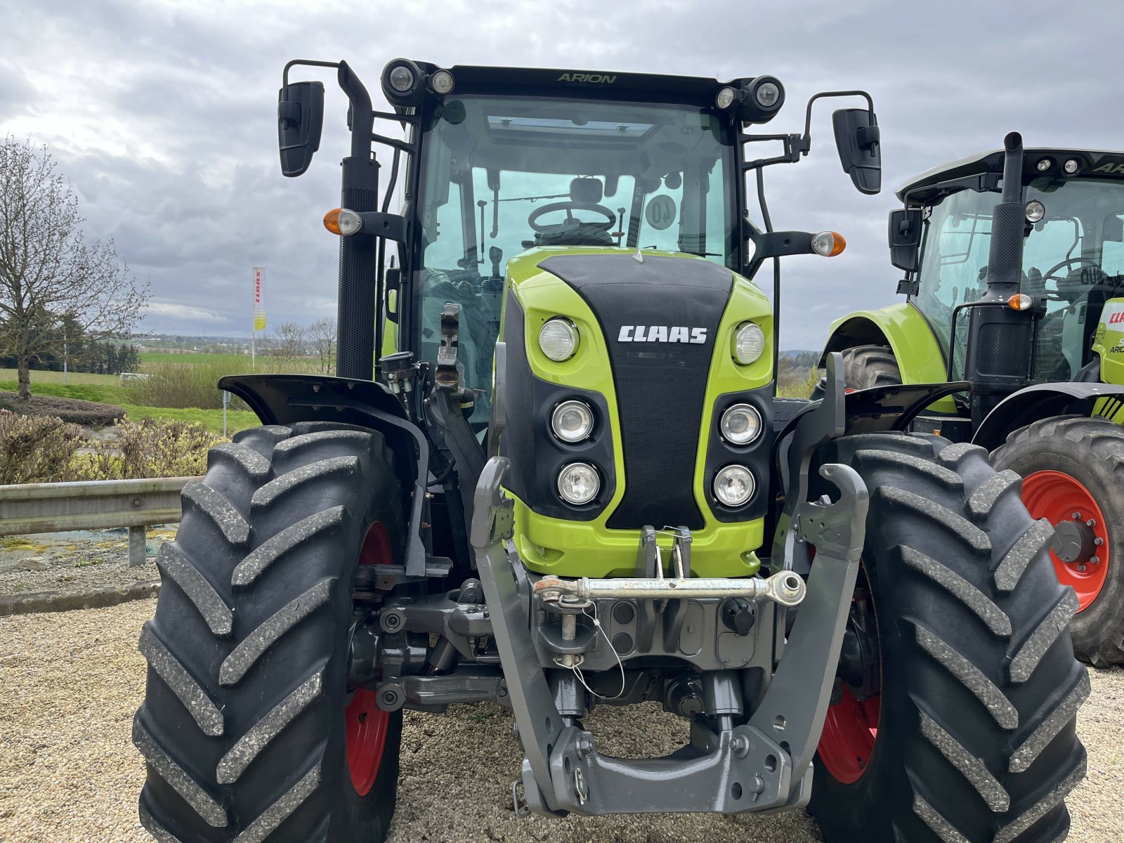 Traktor typu CLAAS ARION 450 MR SUR MESURE, Gebrauchtmaschine w PONTIVY (Zdjęcie 3)