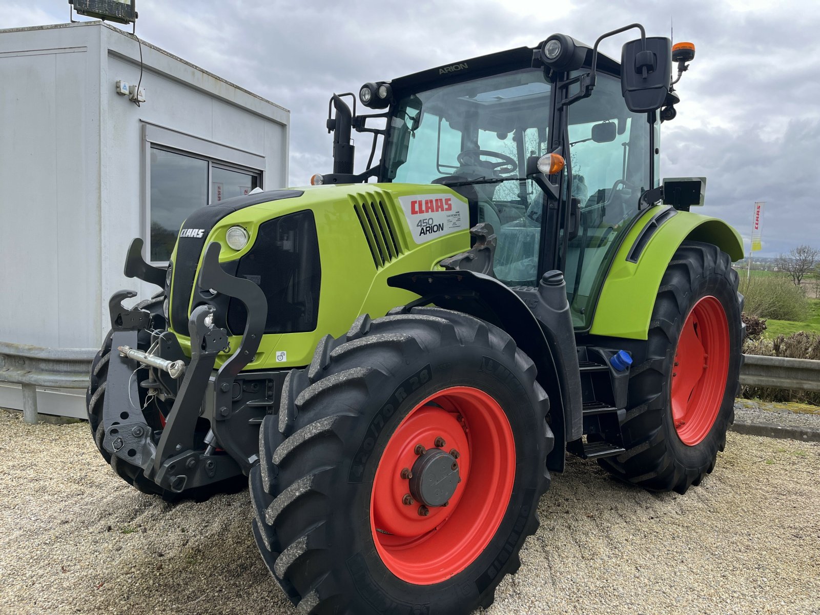 Traktor του τύπου CLAAS ARION 450 MR SUR MESURE, Gebrauchtmaschine σε PONTIVY (Φωτογραφία 1)