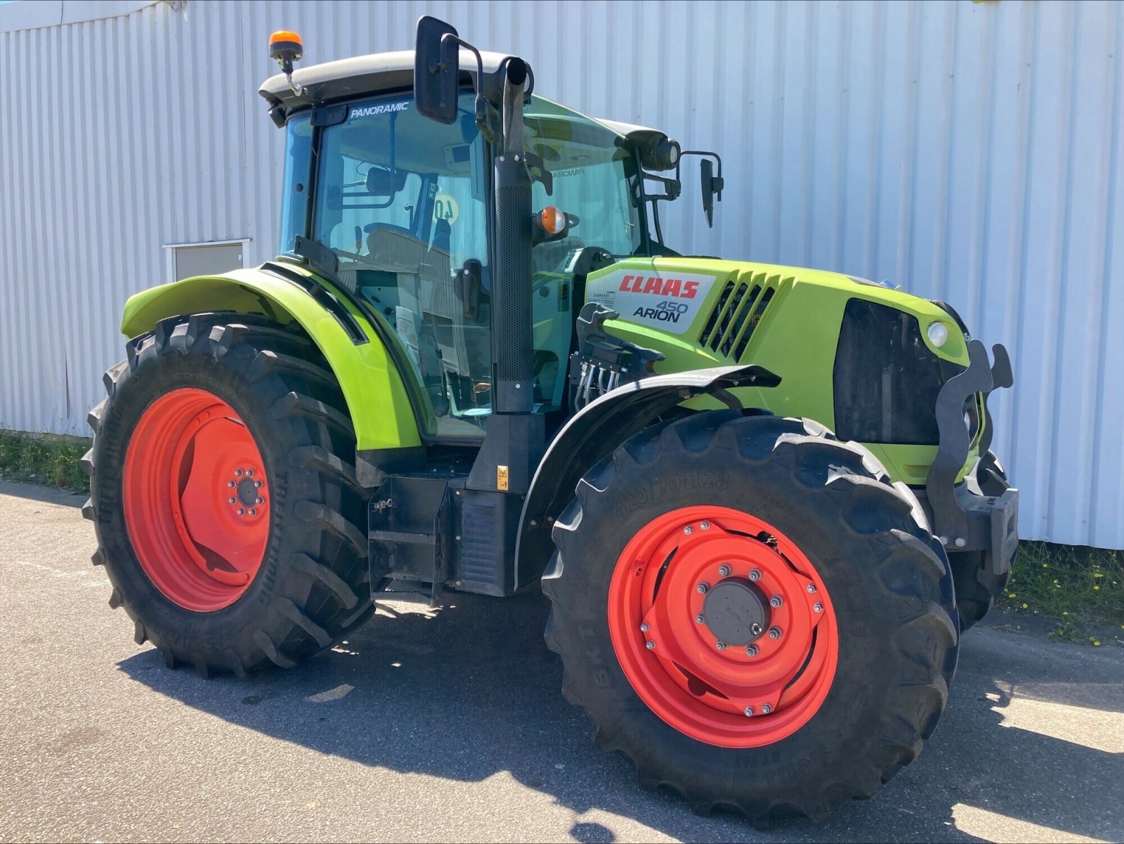 Traktor des Typs CLAAS ARION 450 T4, Gebrauchtmaschine in CHEMINOT (Bild 2)