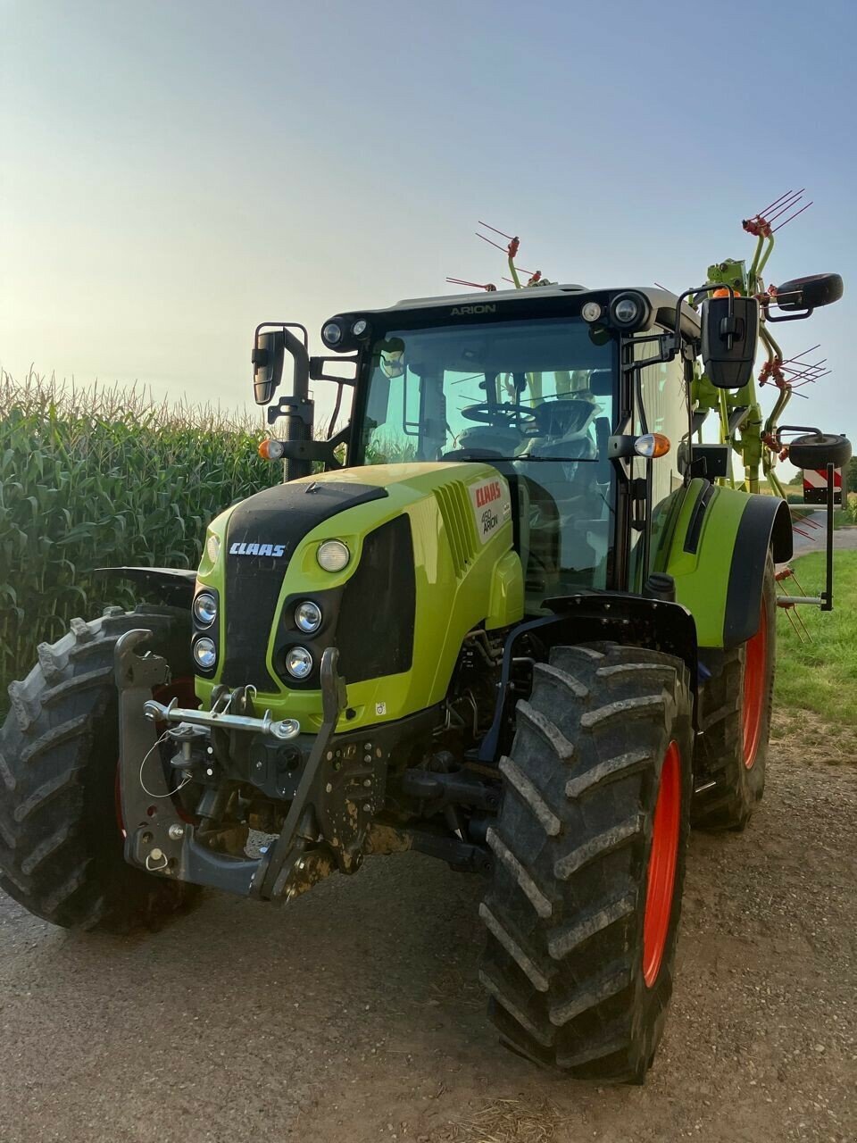 Traktor des Typs CLAAS ARION 450 T4, Gebrauchtmaschine in CHEMINOT (Bild 1)