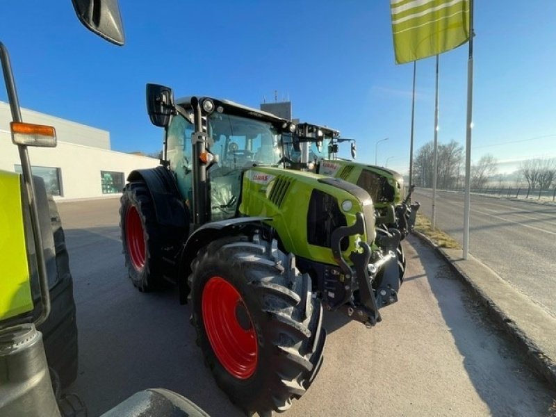 Traktor of the type CLAAS Arion 450, Neumaschine in Domdidier (Picture 1)