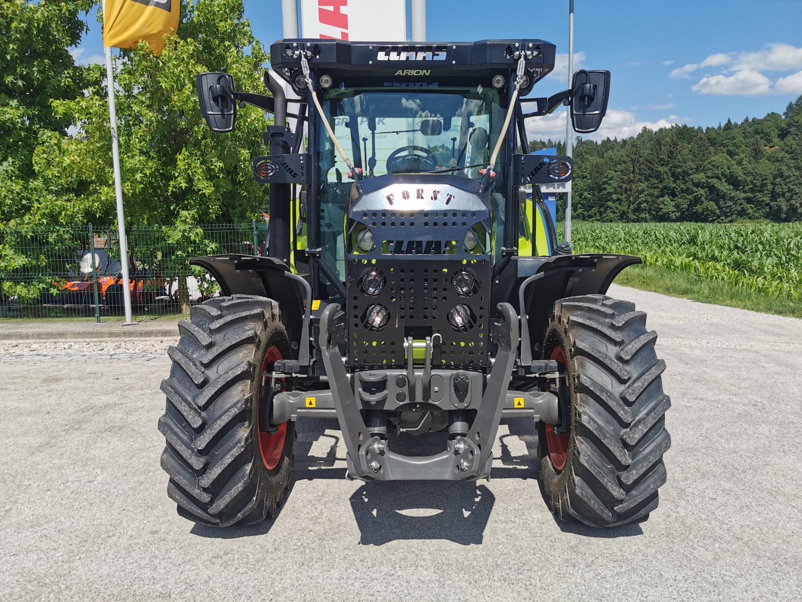 Traktor des Typs CLAAS ARION 450, Gebrauchtmaschine in Naklo (Bild 3)