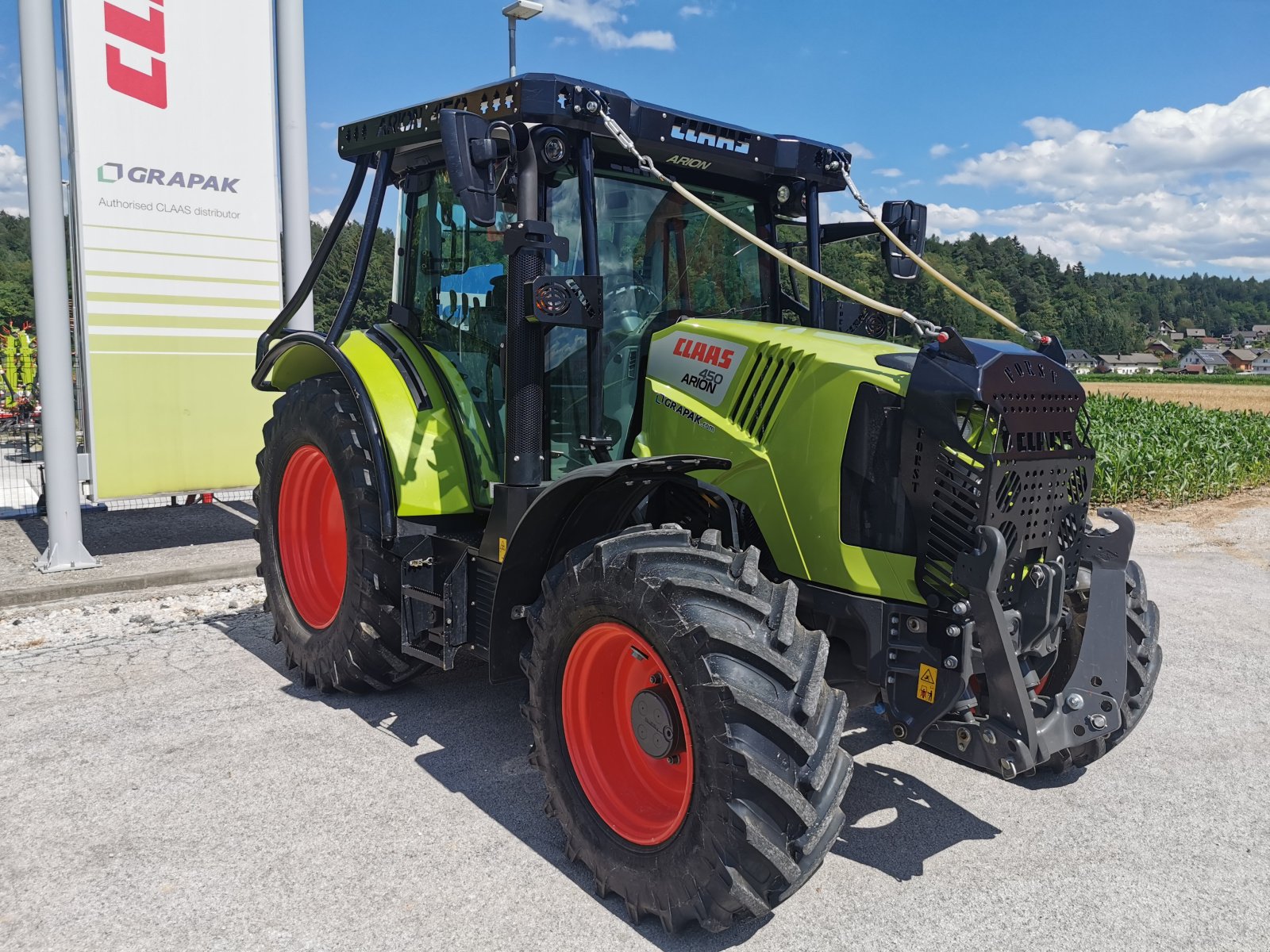 Traktor des Typs CLAAS ARION 450, Gebrauchtmaschine in Naklo (Bild 4)