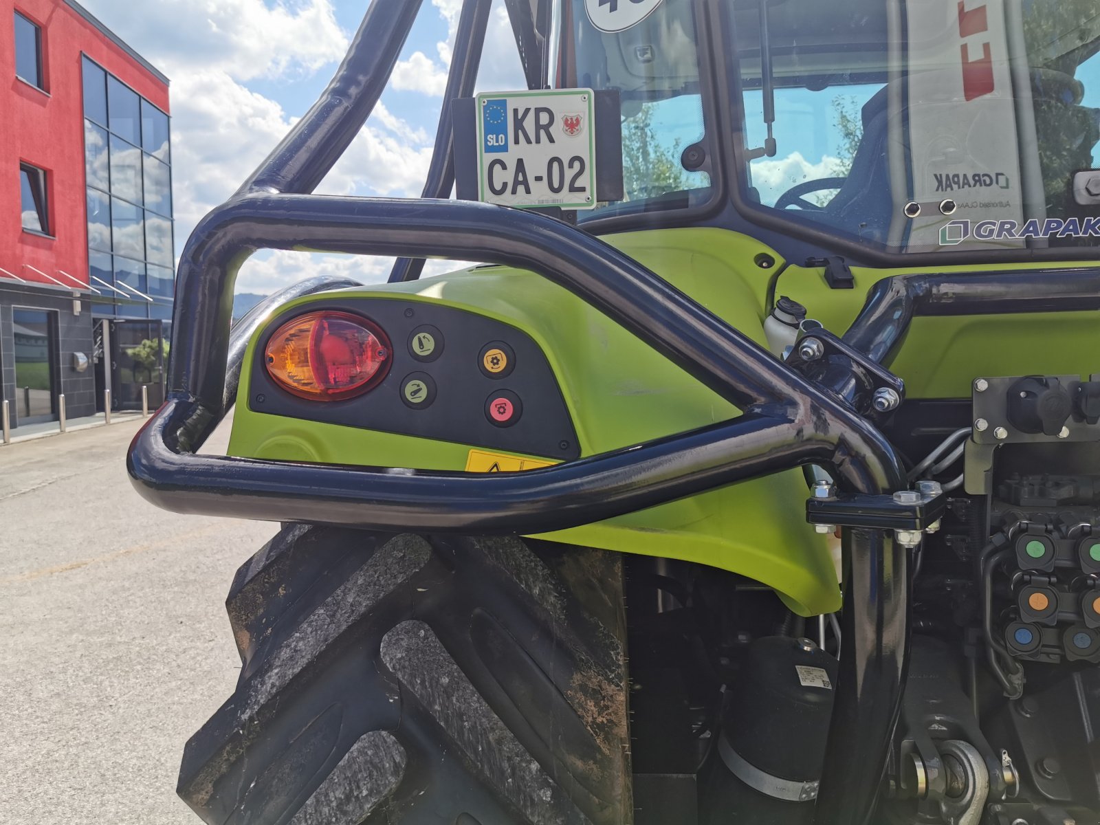 Traktor van het type CLAAS ARION 450, Gebrauchtmaschine in Naklo (Foto 9)