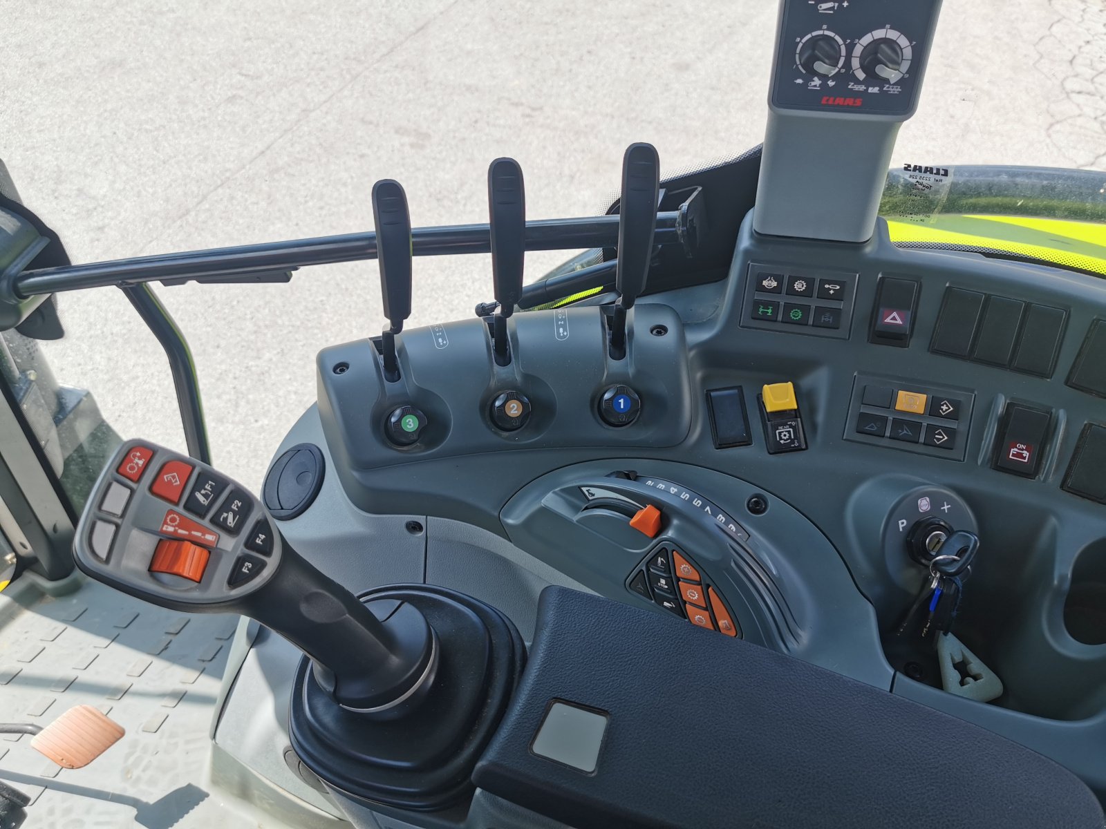 Traktor типа CLAAS ARION 450, Gebrauchtmaschine в Naklo (Фотография 17)