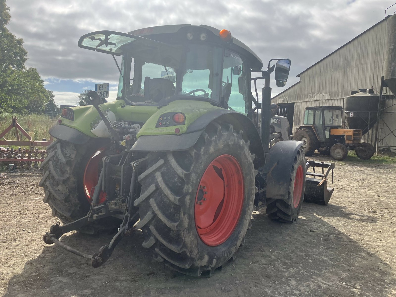 Traktor Türe ait CLAAS ARION 450, Gebrauchtmaschine içinde PONTIVY (resim 4)