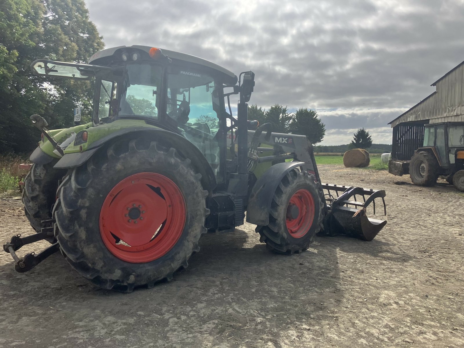 Traktor des Typs CLAAS ARION 450, Gebrauchtmaschine in PONTIVY (Bild 3)