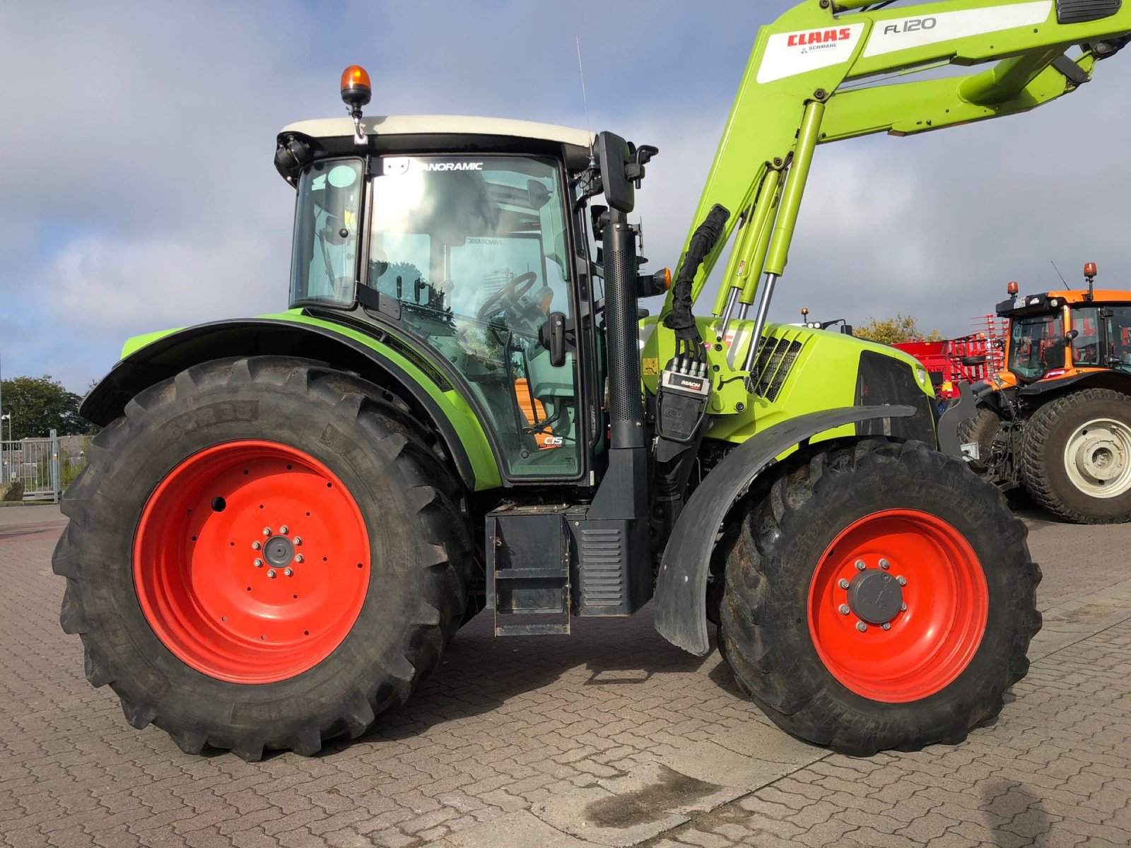 Traktor typu CLAAS Arion 460, Gebrauchtmaschine w Elmenhorst-Lanken (Zdjęcie 5)