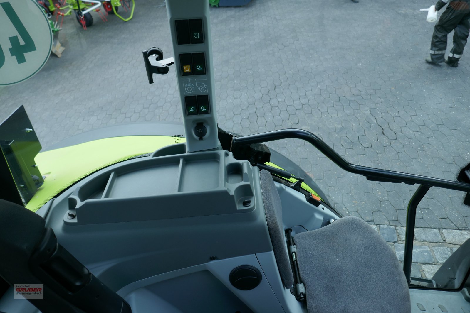 Traktor typu CLAAS Arion 470 CIS Panoramic inkl. FL120C, Gebrauchtmaschine w Dorfen (Zdjęcie 16)