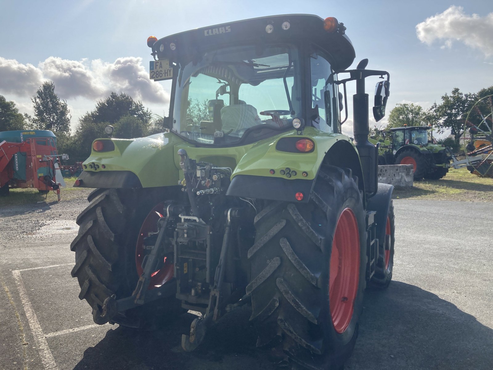 Traktor of the type CLAAS ARION 510 ADVANCE CMATIC, Gebrauchtmaschine in ST CLEMENT DE LA PLACE (Picture 7)