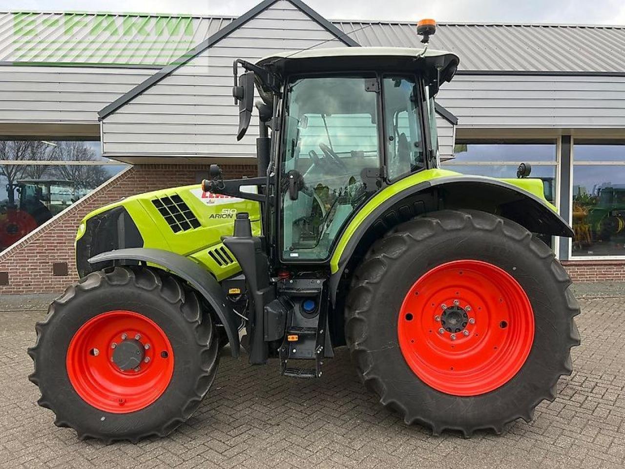 Traktor des Typs CLAAS arion 510 cis CIS, Gebrauchtmaschine in ag BROEKLAND (Bild 2)