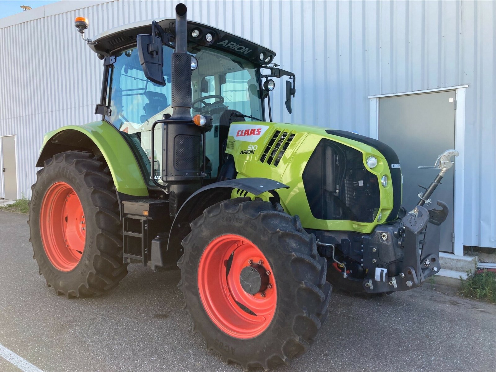 Traktor des Typs CLAAS ARION 510 CMATIC, Gebrauchtmaschine in CHEMINOT (Bild 2)