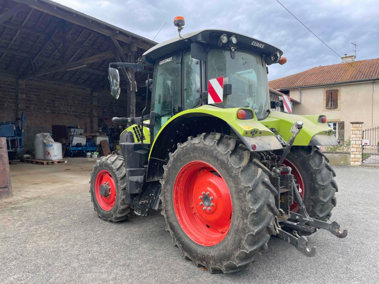 Traktor typu CLAAS ARION 510 HEXASHIFT -, Gebrauchtmaschine w ORLEIX (Zdjęcie 2)