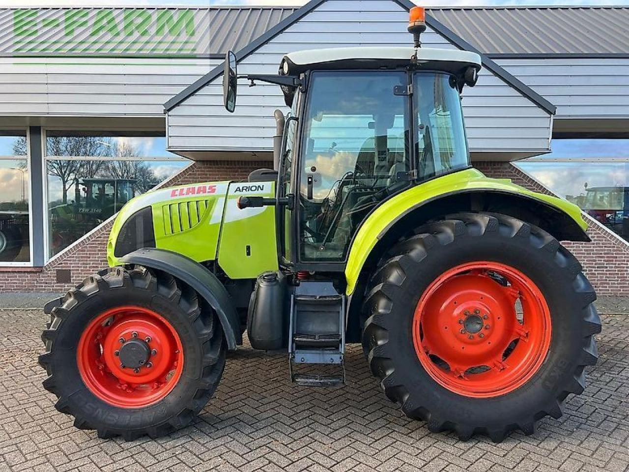 Traktor of the type CLAAS arion 520 cis CIS, Gebrauchtmaschine in ag BROEKLAND (Picture 2)