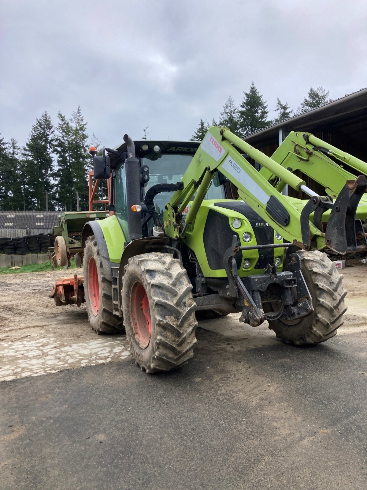 Traktor van het type CLAAS ARION 520 CIS, Gebrauchtmaschine in PONTIVY (Foto 2)