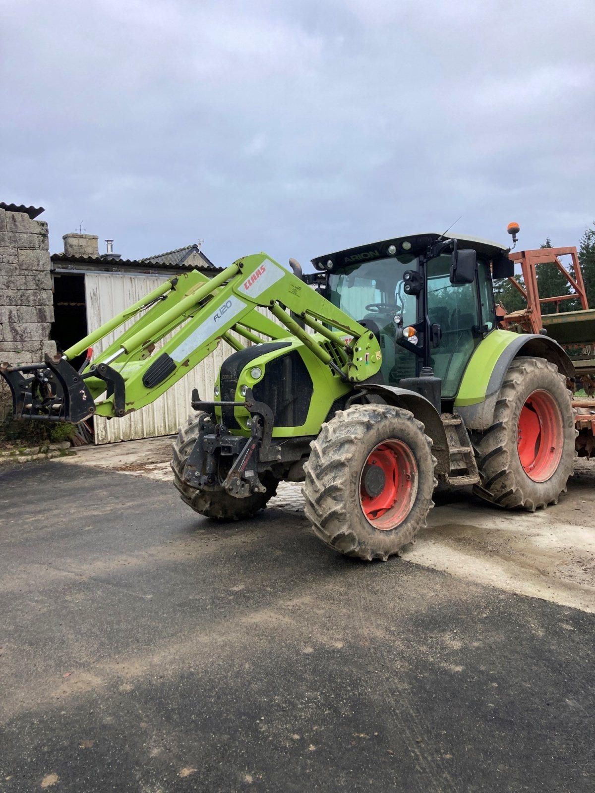 Traktor van het type CLAAS ARION 520 CIS, Gebrauchtmaschine in PONTIVY (Foto 1)