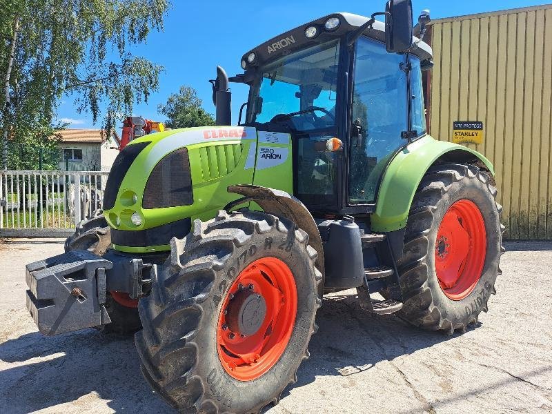 Traktor des Typs CLAAS ARION 520, Gebrauchtmaschine in VERDUN (Bild 1)