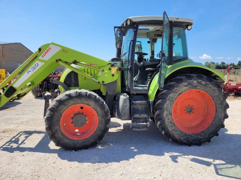 Traktor des Typs CLAAS ARION 520, Gebrauchtmaschine in CAVAILLON (Bild 2)