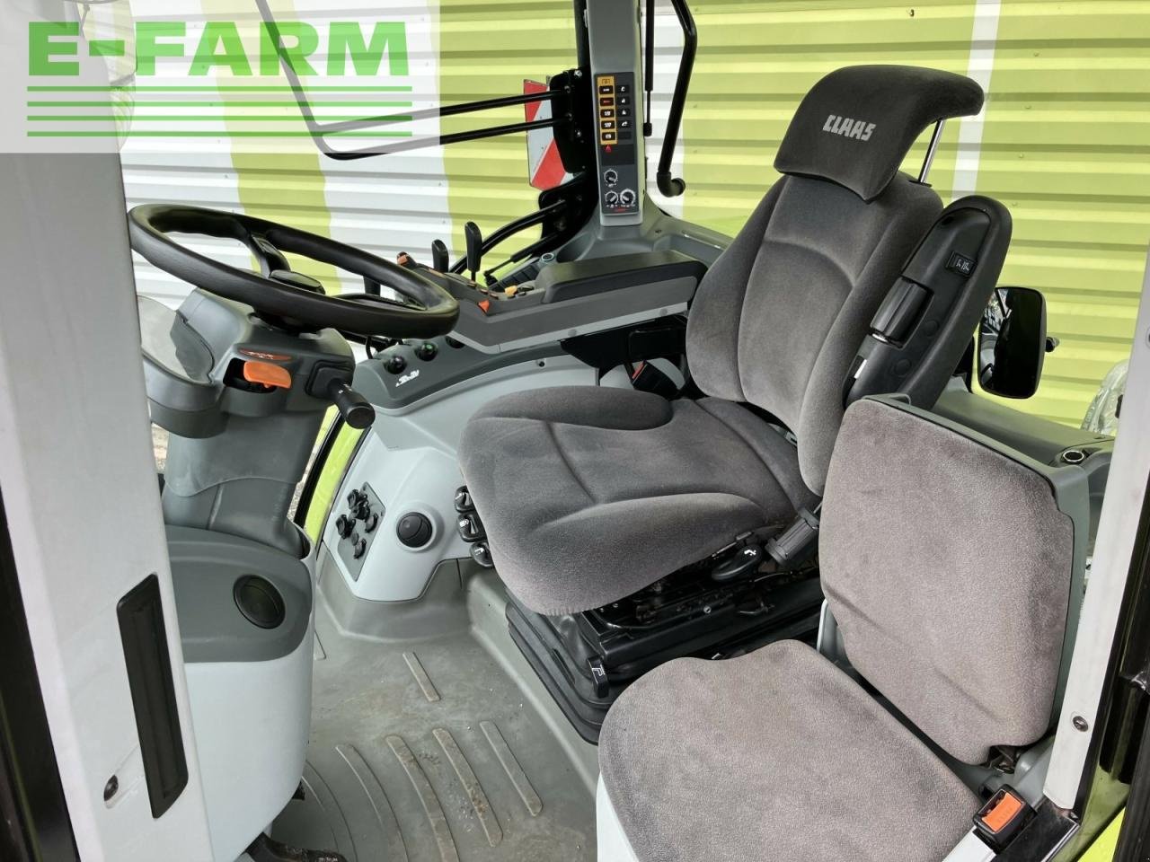 Traktor du type CLAAS arion 530 cis CIS, Gebrauchtmaschine en AILLAS (33 - GIRONDE) (Photo 8)