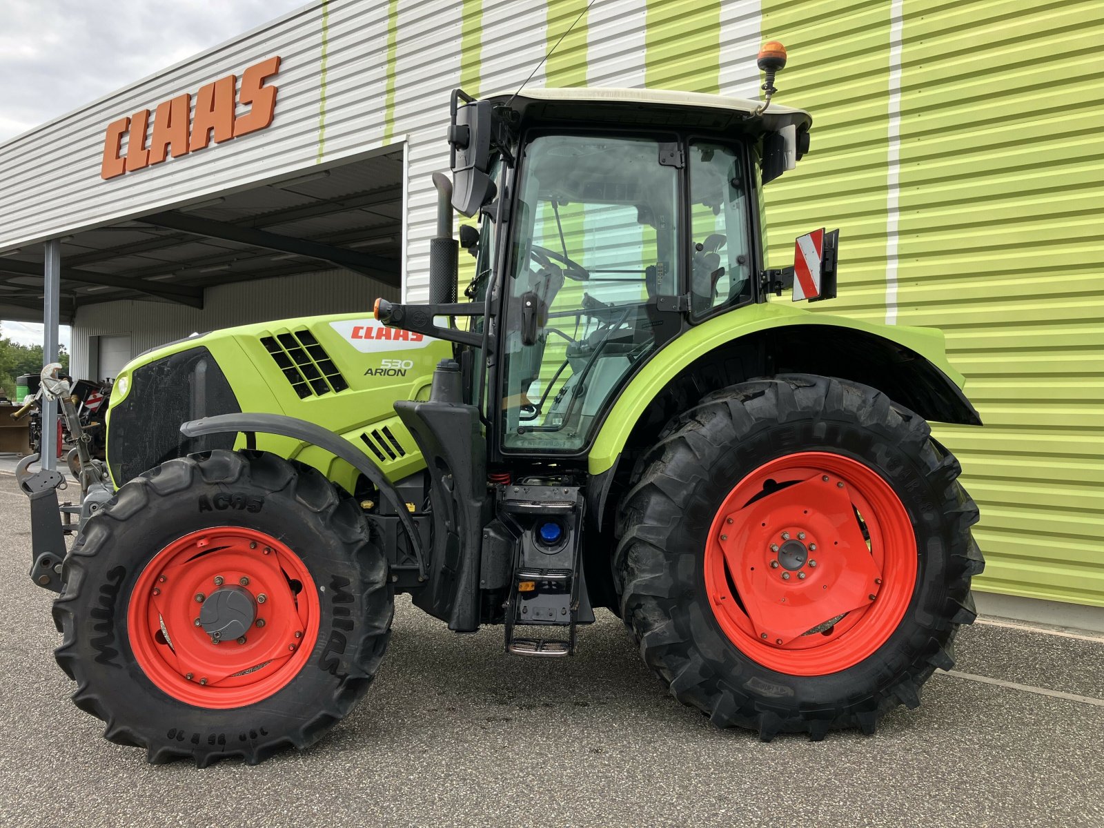 Traktor des Typs CLAAS ARION 530 CIS, Gebrauchtmaschine in ailias (Bild 2)