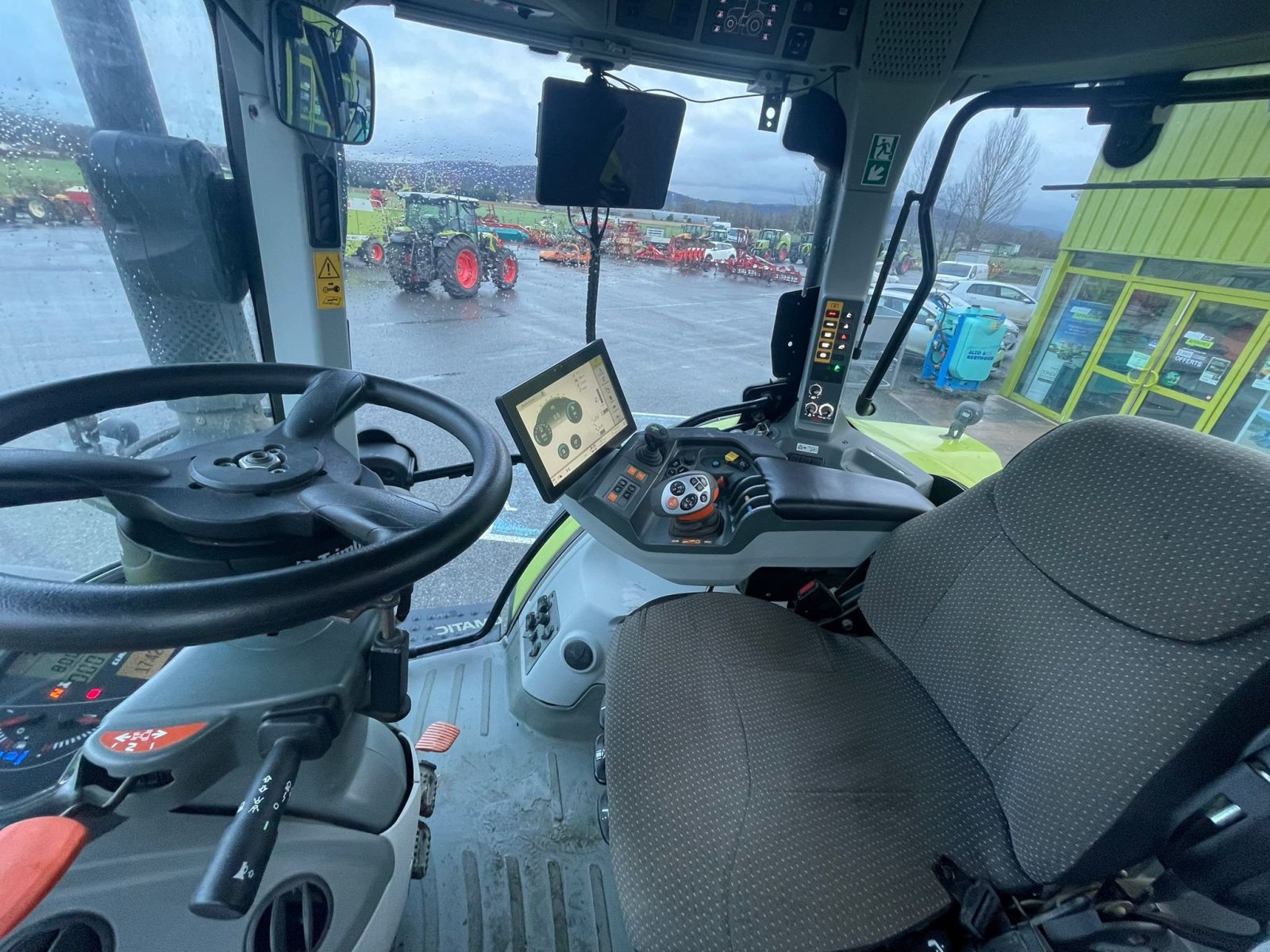 Traktor des Typs CLAAS ARION 530 CMATIC BUSI, Gebrauchtmaschine in SAINT GAUDENS (Bild 11)