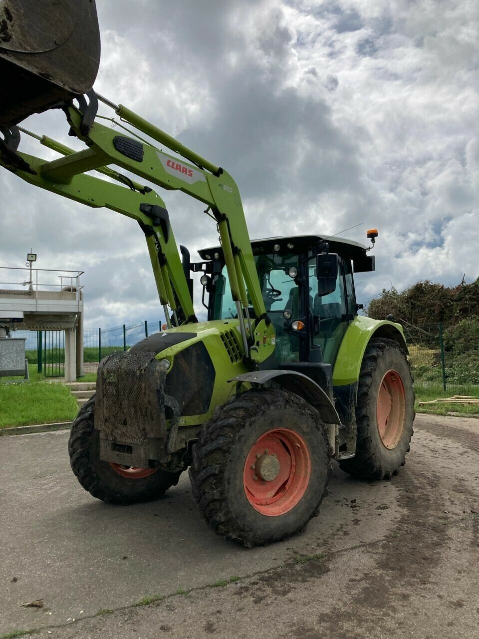 Traktor van het type CLAAS ARION 530 CMATIC, Gebrauchtmaschine in CHEMINOT (Foto 1)