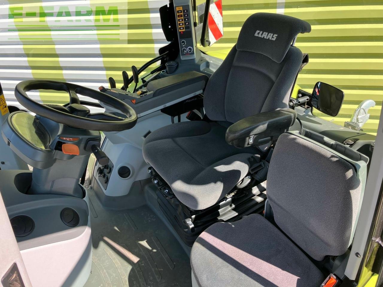 Traktor типа CLAAS arion 530 hexashift s5, Gebrauchtmaschine в AILLAS (33 - GIRONDE) (Фотография 9)