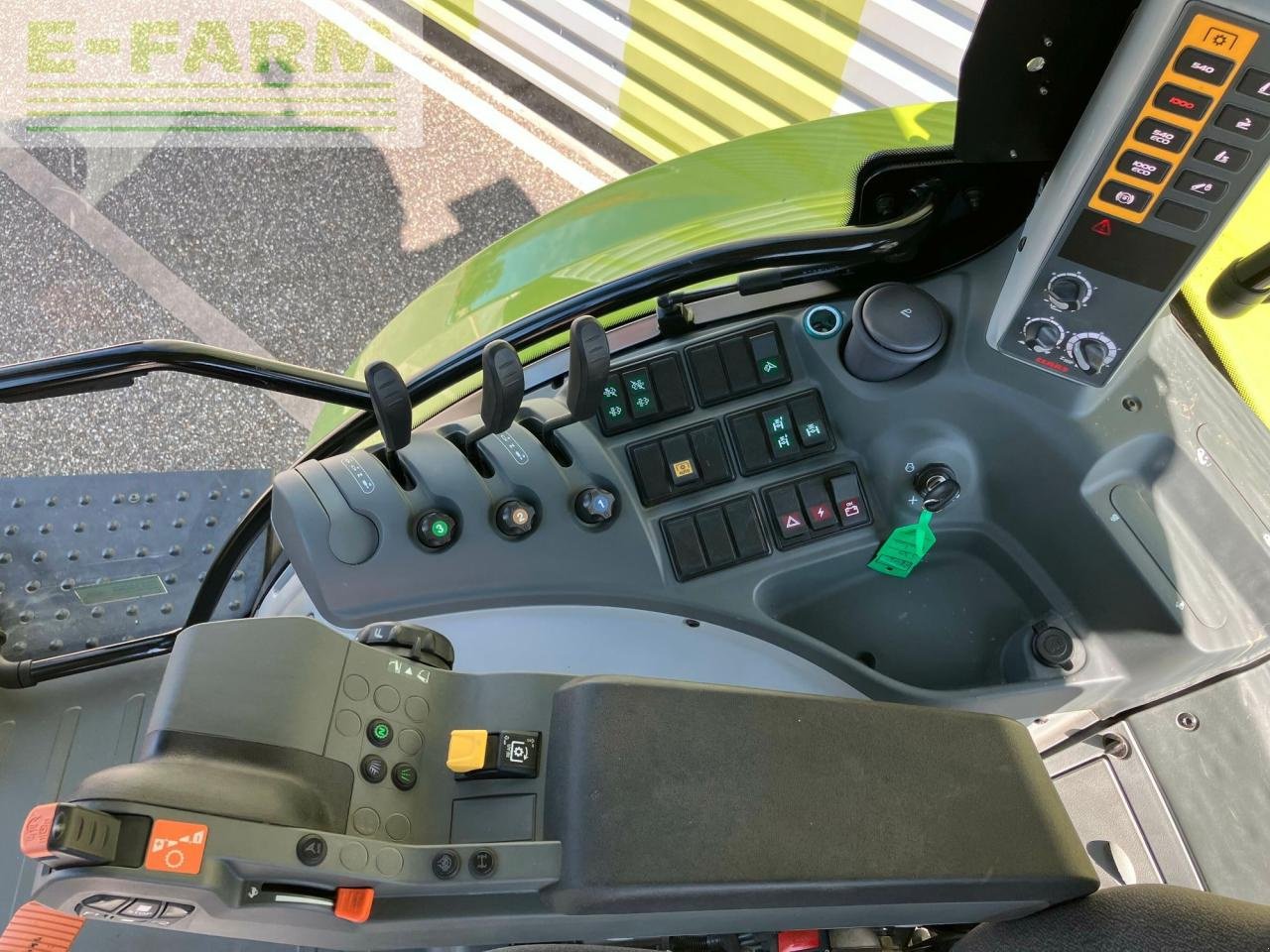 Traktor типа CLAAS arion 530 hexashift s5, Gebrauchtmaschine в AILLAS (33 - GIRONDE) (Фотография 10)