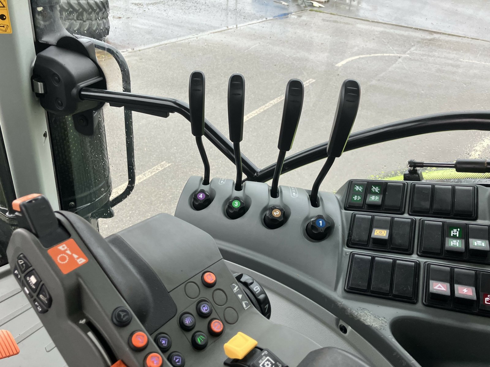 Traktor tip CLAAS ARION 530 HEXASHIFT S5, Gebrauchtmaschine in PLOUIGNEAU (Poză 9)