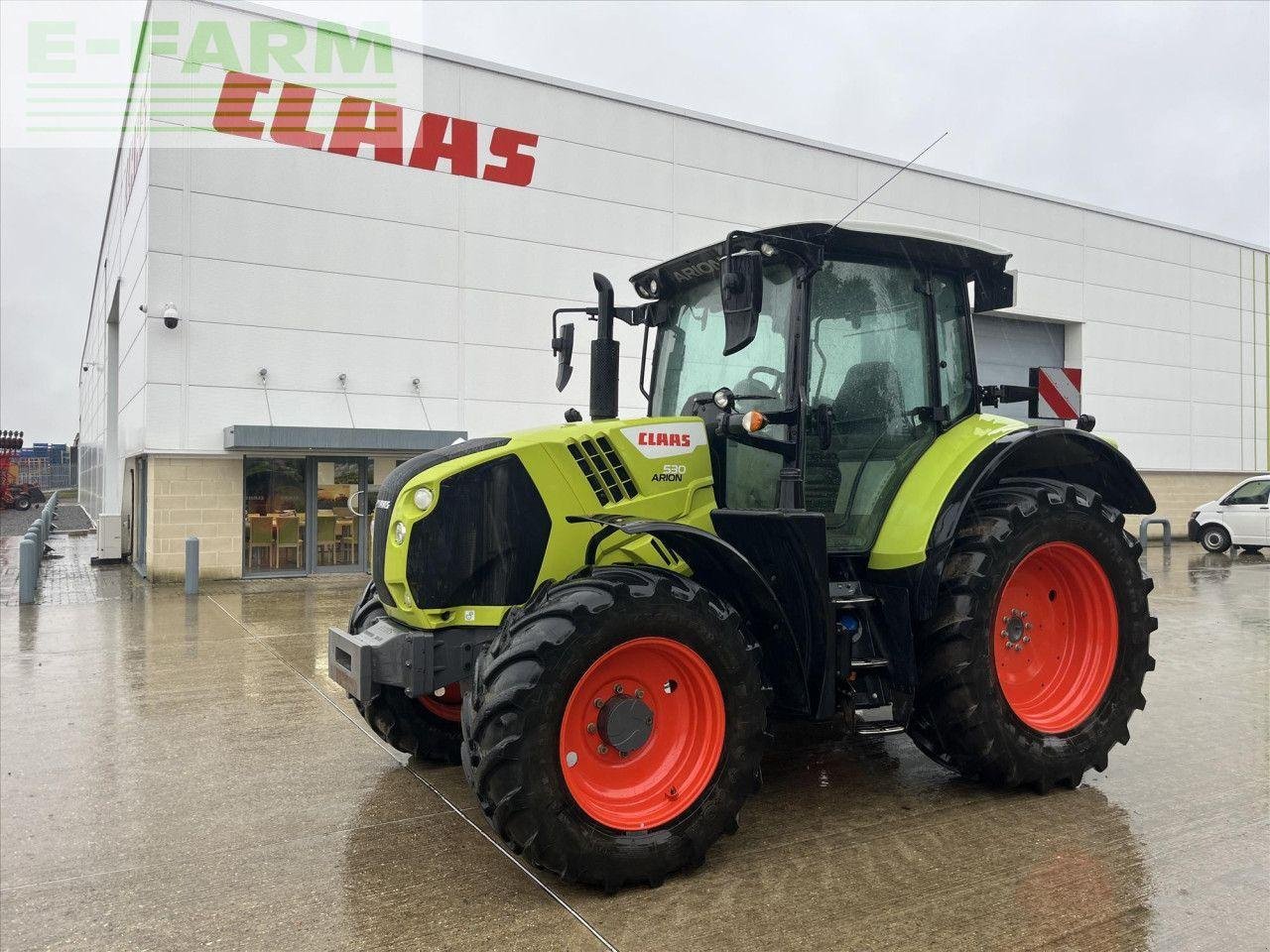 Traktor от тип CLAAS ARION 530 HEXASHIFT, Gebrauchtmaschine в SUFFOLK (Снимка 1)