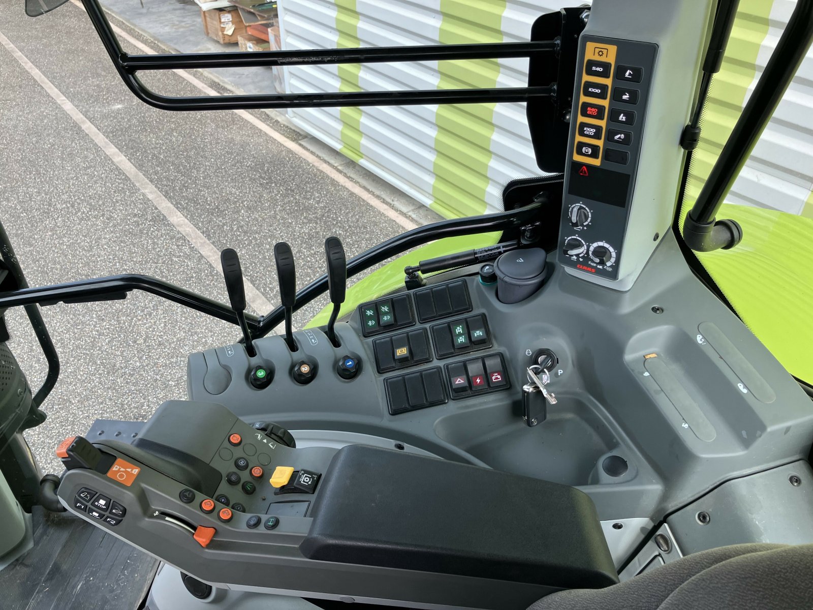 Traktor of the type CLAAS ARION 530 HEXASHIFT, Gebrauchtmaschine in ailias (Picture 10)