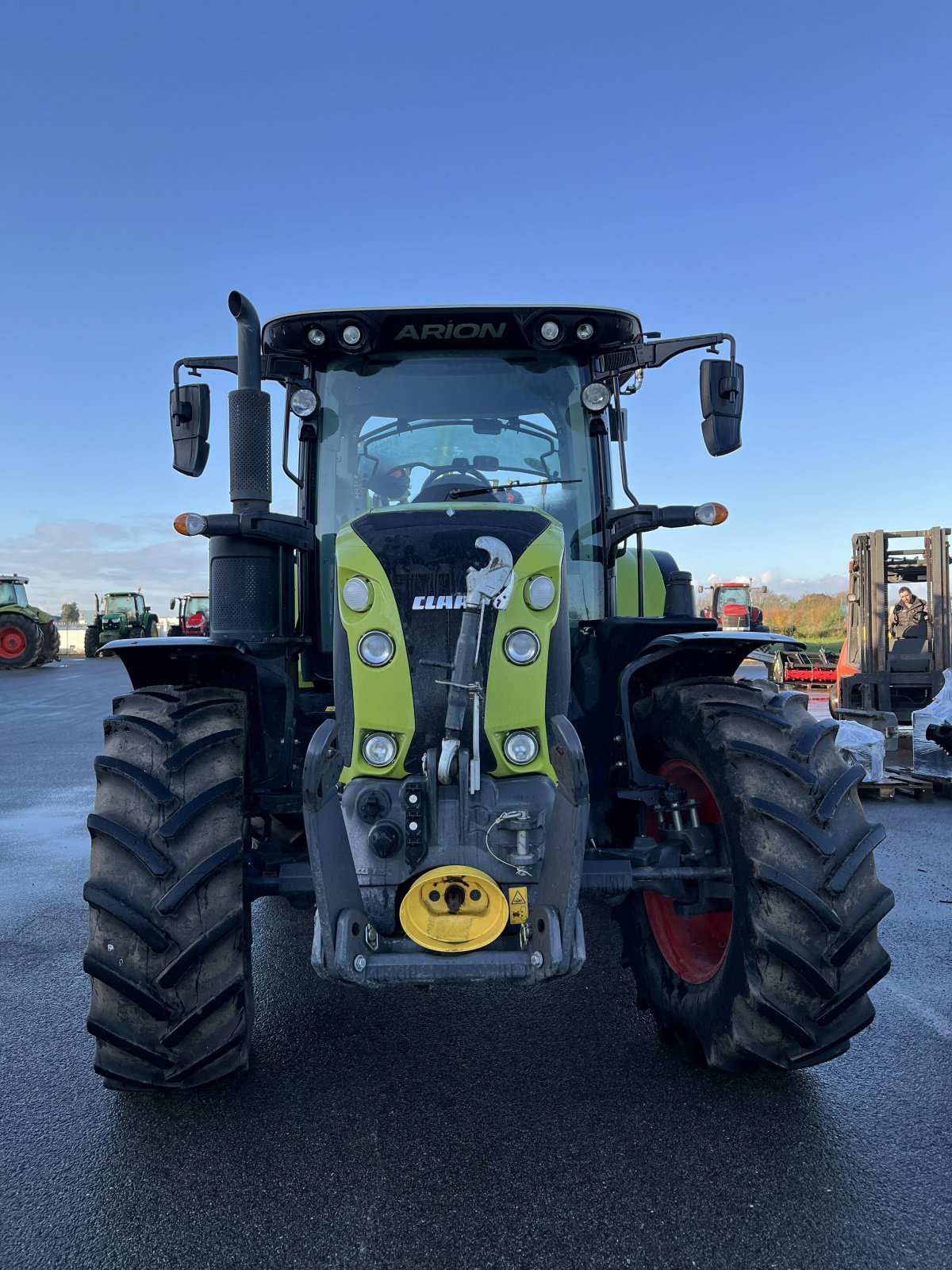 Traktor типа CLAAS ARION 530 HEXASHIFT, Gebrauchtmaschine в PONTIVY (Фотография 2)