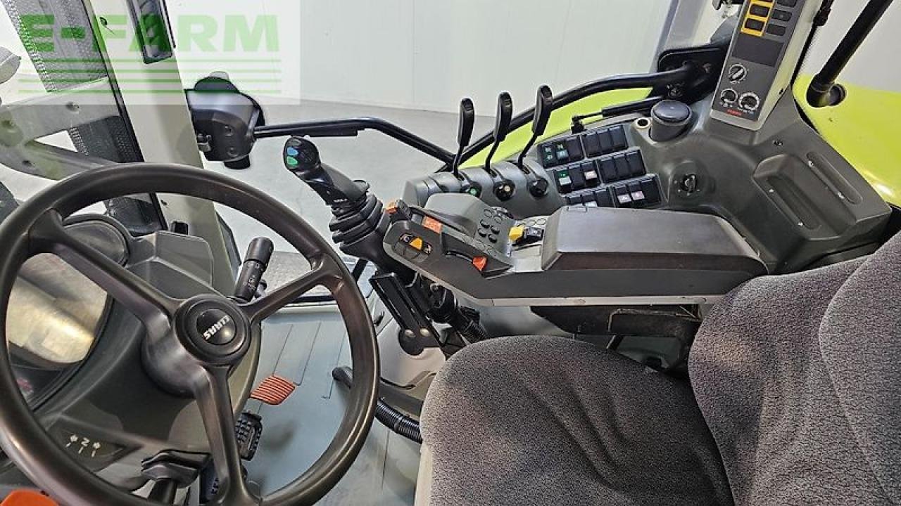 Traktor du type CLAAS arion 530, Gebrauchtmaschine en MORDY (Photo 3)