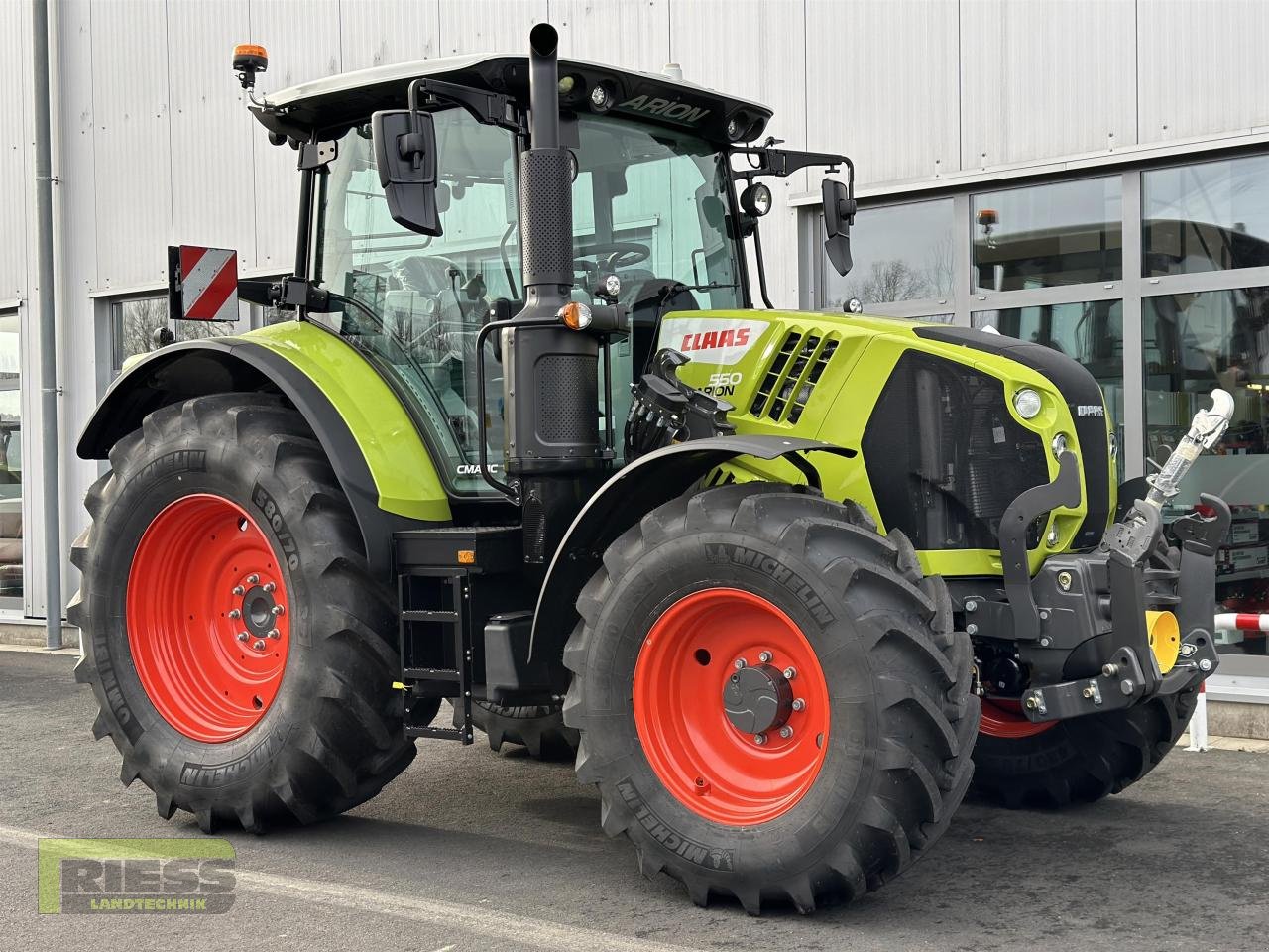 Traktor des Typs CLAAS ARION 550 CIS+ Cmatic, Neumaschine in Homberg (Ohm) - Maulbach (Bild 2)