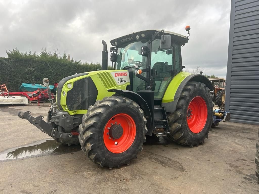 Traktor van het type CLAAS ARION 550 CIS, Gebrauchtmaschine in BOULOGNE SUR GESSE (Foto 1)