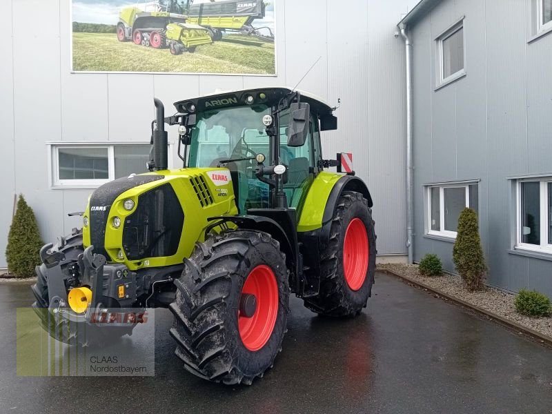 Traktor of the type CLAAS ARION 550 CMATIC CEBIS CEMOS, Neumaschine in Hof (Picture 1)