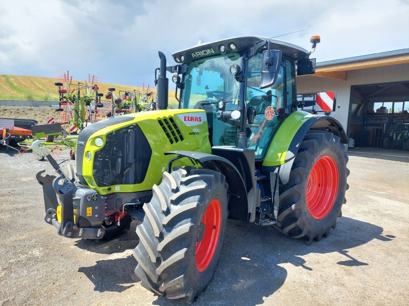 Traktor of the type CLAAS Arion 550 CMATIC CEBIS, Neumaschine in Hollenthon (Picture 1)