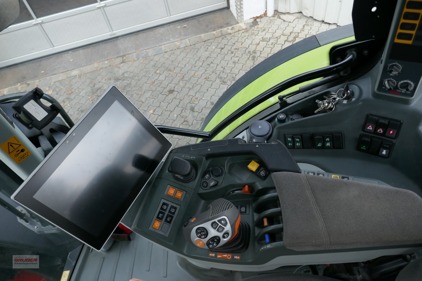 Traktor del tipo CLAAS Arion 550 CMATIC CEBIS, Gebrauchtmaschine In Dorfen (Immagine 13)