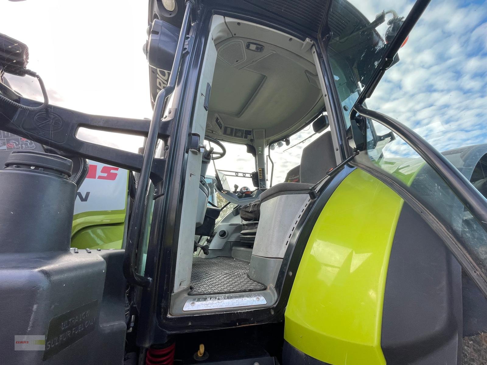 Traktor a típus CLAAS Arion 550 CMATIC CEBIS, Gebrauchtmaschine ekkor: Langenau (Kép 4)