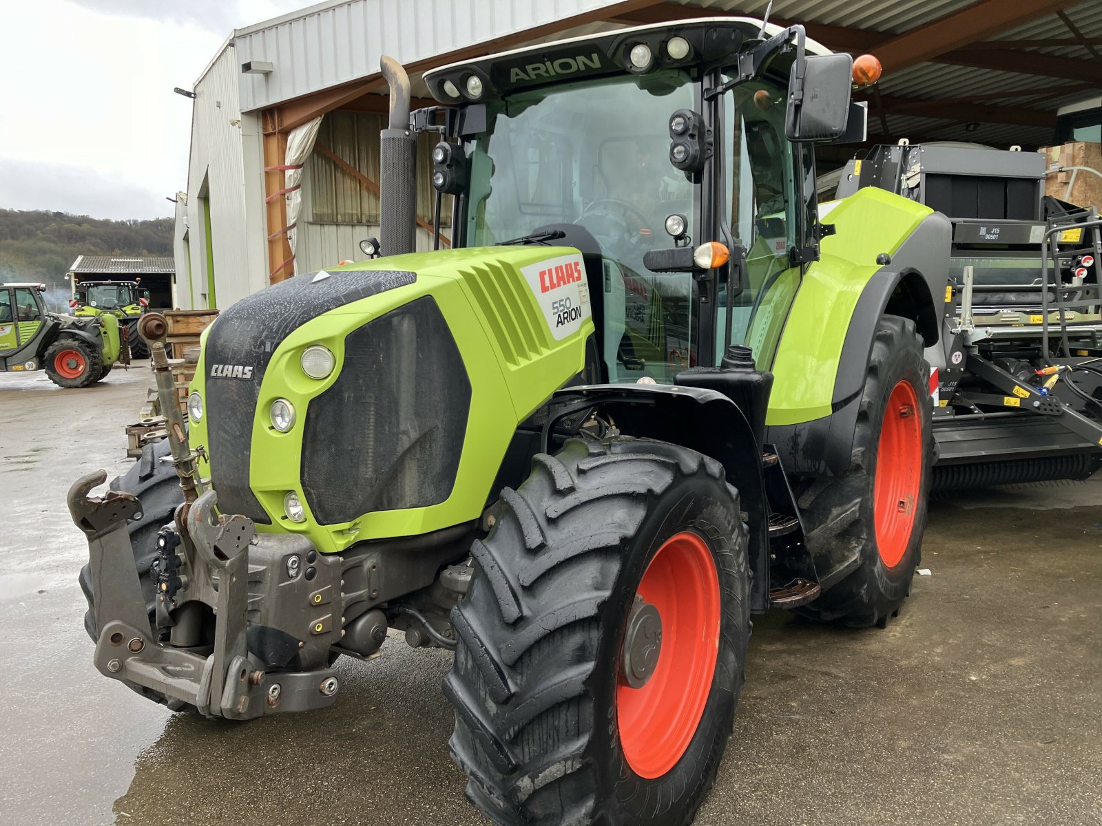 Traktor van het type CLAAS ARION 550 T4I CIS, Gebrauchtmaschine in BLENDECQUES (Foto 1)