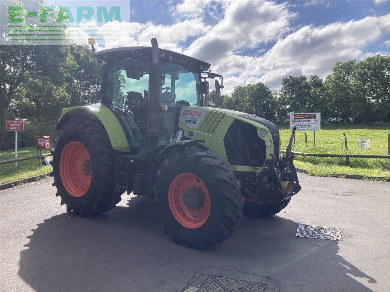 Traktor типа CLAAS ARION 550, Gebrauchtmaschine в CIRENCESTER (Фотография 8)