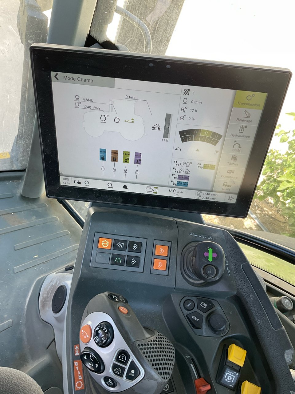 Traktor typu CLAAS ARION 610 business, Gebrauchtmaschine w MORLHON LE HAUT (Zdjęcie 8)