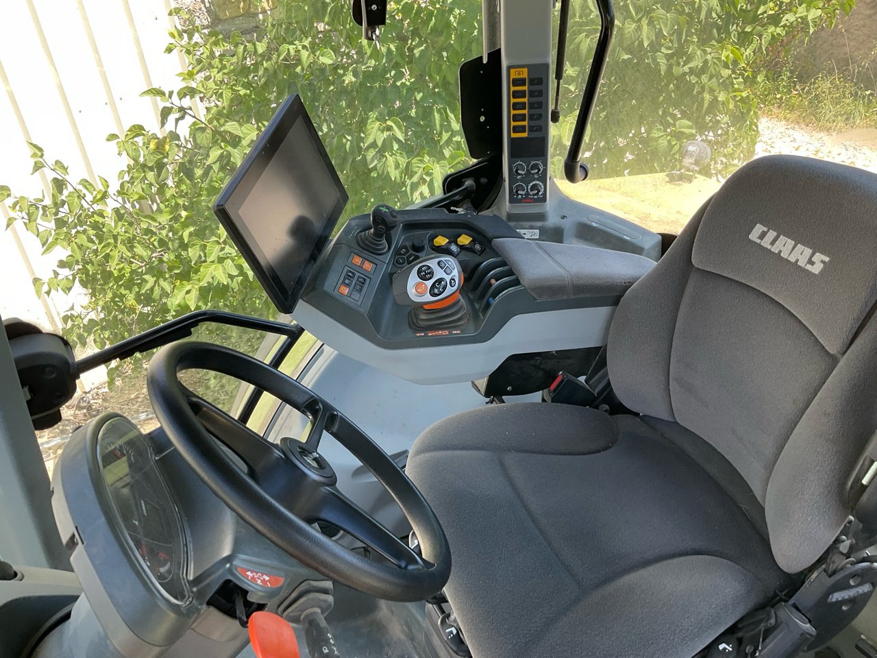 Traktor typu CLAAS ARION 610 business, Gebrauchtmaschine w MORLHON LE HAUT (Zdjęcie 7)