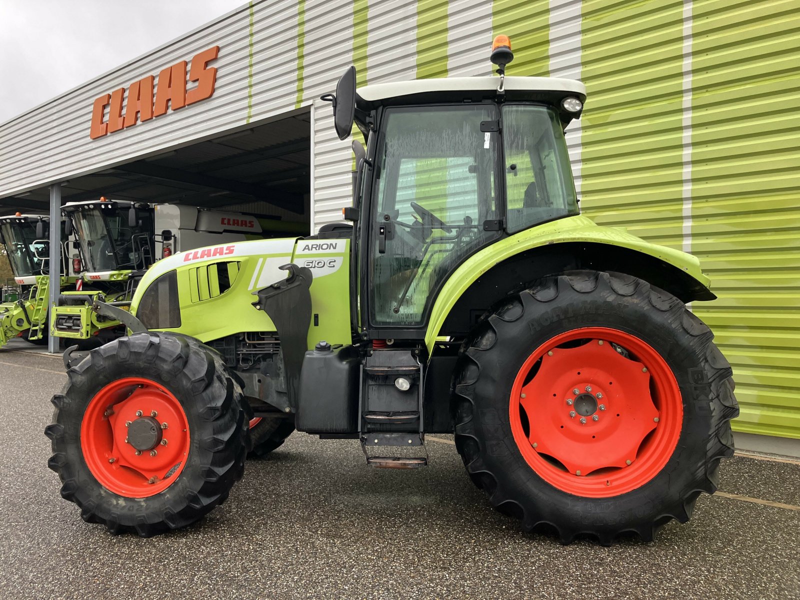 Traktor des Typs CLAAS ARION 610 C + BATIS MX, Gebrauchtmaschine in ailias (Bild 2)