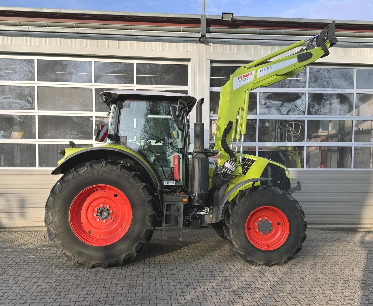 Traktor typu CLAAS Arion 610 C, Gebrauchtmaschine w Homberg / Ohm (Zdjęcie 2)